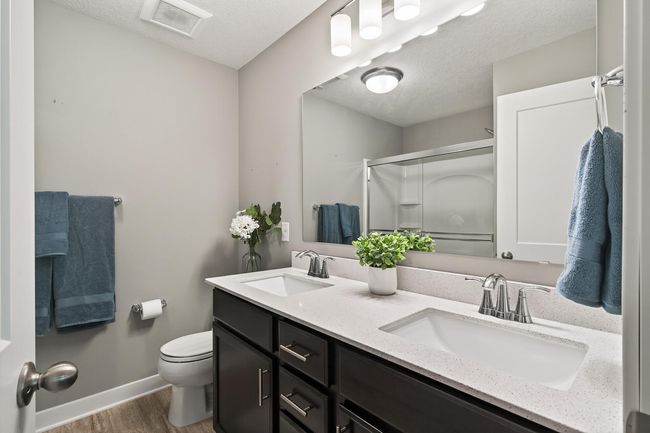 Owner's suite Bath with duel sinks | Image 10