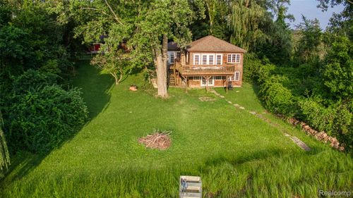 6304 Appleton Dr, Brighton, MI, 48116 | Card Image