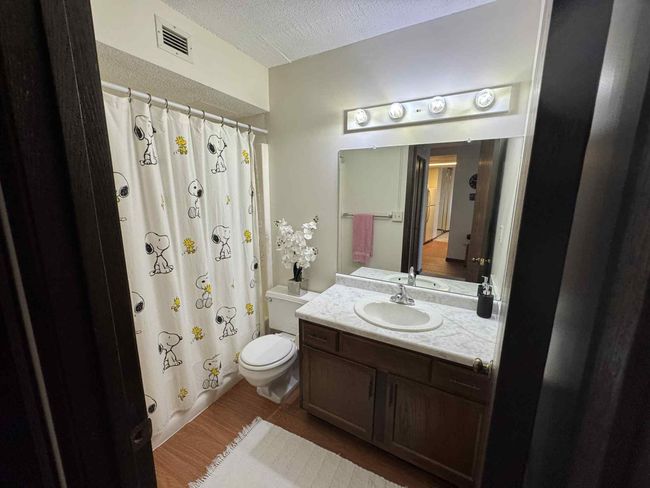 Units Bathroom.jpg | Image 12