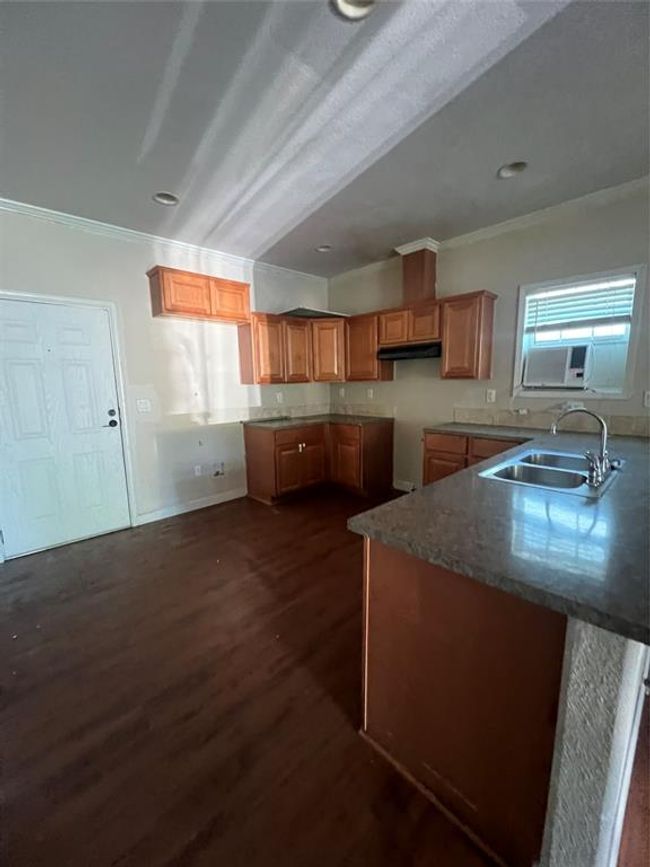Kitchen | Image 7