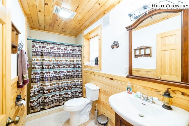 11 Lucky Lakes Rd, House other with 2 bedrooms, 3 bathrooms and null parking in Grassy Creek NC | Image 34