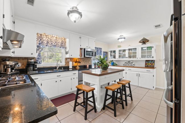 312 W Marion St, House other with 3 bedrooms, 2 bathrooms and null parking in Chattahoochee FL | Image 11