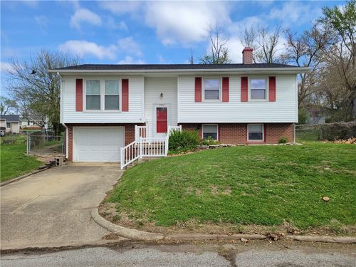 2252 W Oaklawn Dr, Decatur, IL, 62526-3306 | Card Image