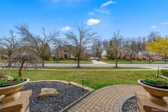 Front yard | Image 59