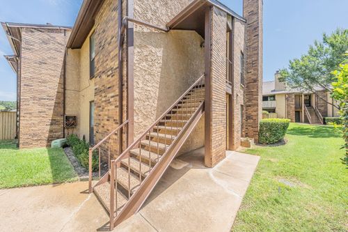 2114-1204 Harwell Dr, Arlington, TX, 76011-8817 | Card Image