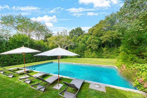 19 Barns Ln, East Hampton, NY, 11937-2201 | Card Image