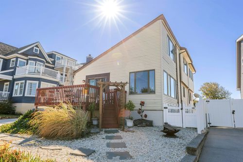 2 Fernwood Rd, Cape May, NJ, 08204-2221 | Card Image