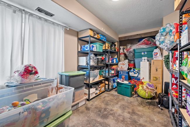 Storage room with visible vents | Image 28
