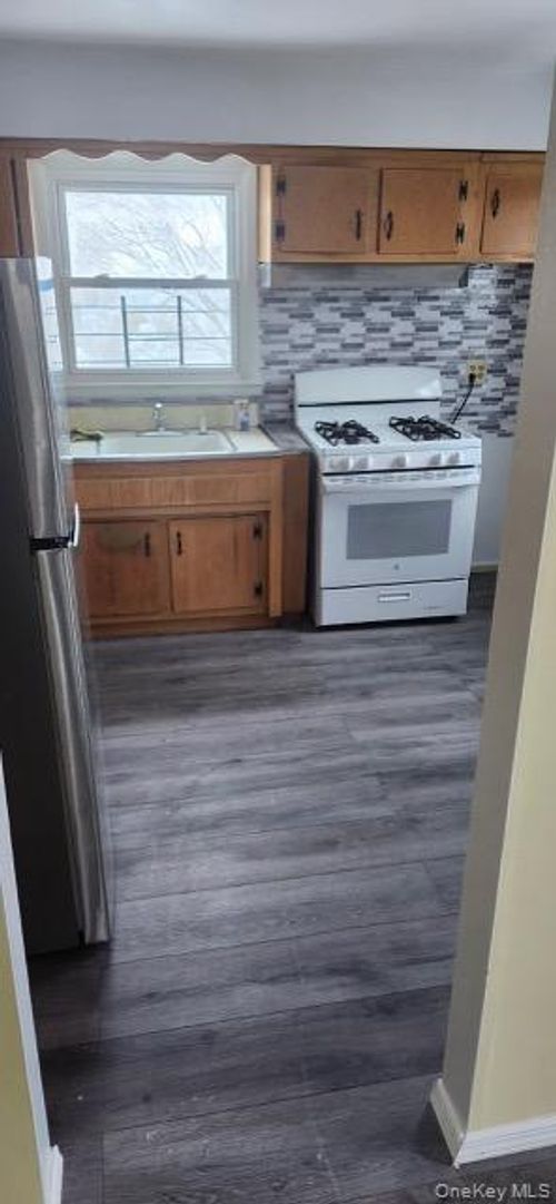 166 Hillcrest Rd, Mount Vernon, NY, 10552-1511 | Card Image