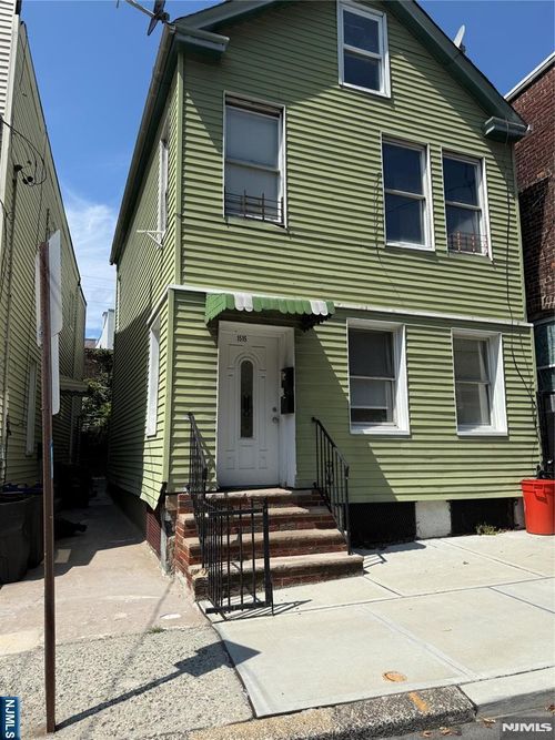 1515 Manhattan Ave, Union City, NJ, 07087-6805 | Card Image