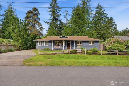 617 Pickett Ave Ne, North Bend, WA, 98045-9437 | Card Image