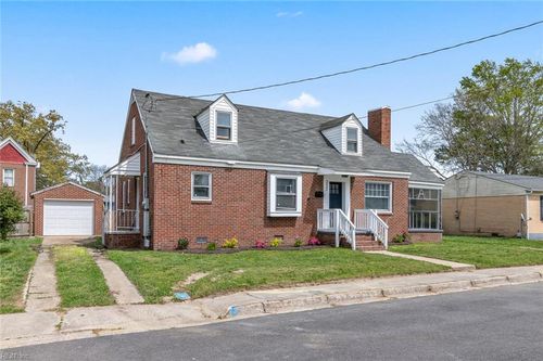 222 Hall St, Franklin, VA, 23851-1927 | Card Image