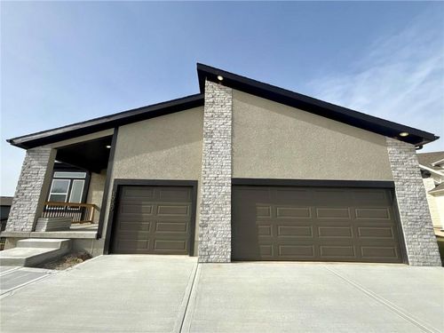 905 Sw Bluebird Ln, Oak Grove, MO, 64075 | Card Image