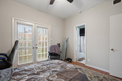 apt-201-2216 San Gabriel St, Austin, TX, 78705-5033 | Card Image