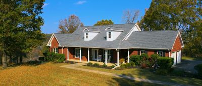 1253 White Rd, House other with 3 bedrooms, 3 bathrooms and 9 parking in Bon Aqua TN | Image 2