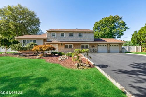 123 Woodcrest Dr, Freehold, NJ, 07728-2925 | Card Image