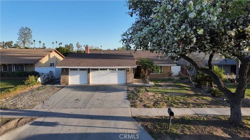 9840 Mcnicholl Dr, Riverside, CA, 92503-5521 | Card Image