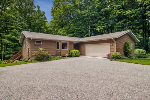 16326 Milnichol Rd, Thompsonville, MI, 49683-9322 | Card Image