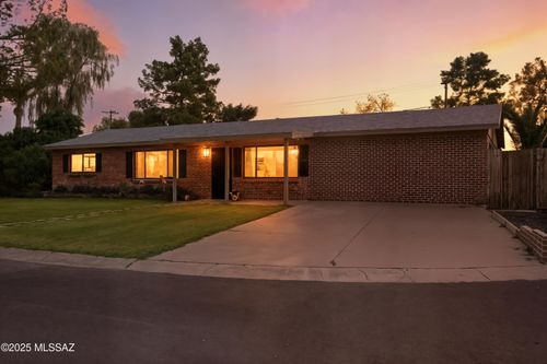2502 E Kleindale Rd, Tucson, AZ, 85716-1116 | Card Image