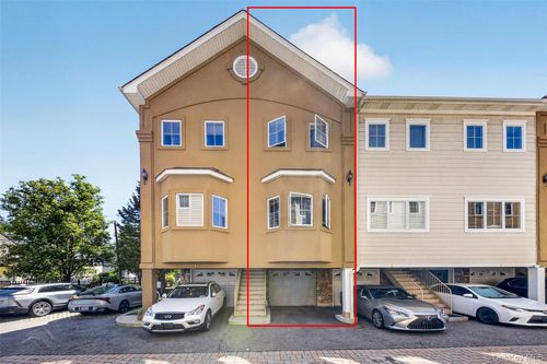 2-330 Maple Ave, Westbury, NY, 11590-3382 | Card Image