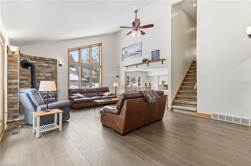 53 Hincks St, New Hamburg, ON, N3A0G7 | Card Image