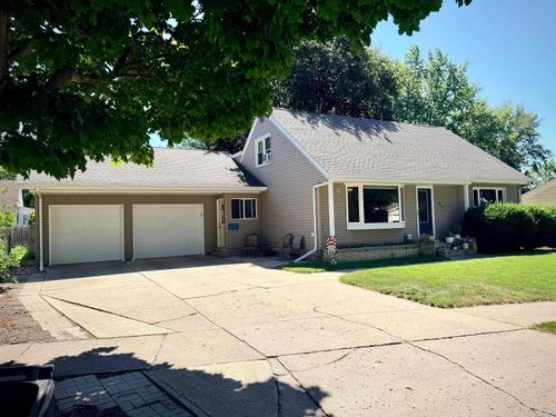 817 Highview Dr, Storm Lake, IA, 50588-2820 | Card Image