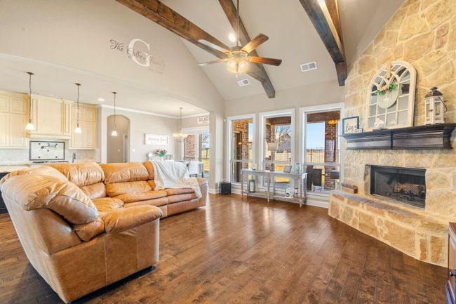 617 Zmolek Rd, House other with 3 bedrooms, 3 bathrooms and null parking in Ennis TX | Image 8
