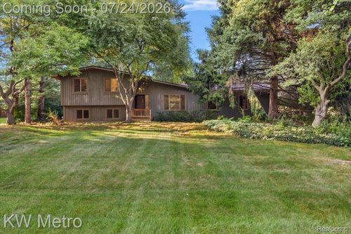 2804 Rhineberry Rd, Rochester Hills, MI, 48309-1912 | Card Image