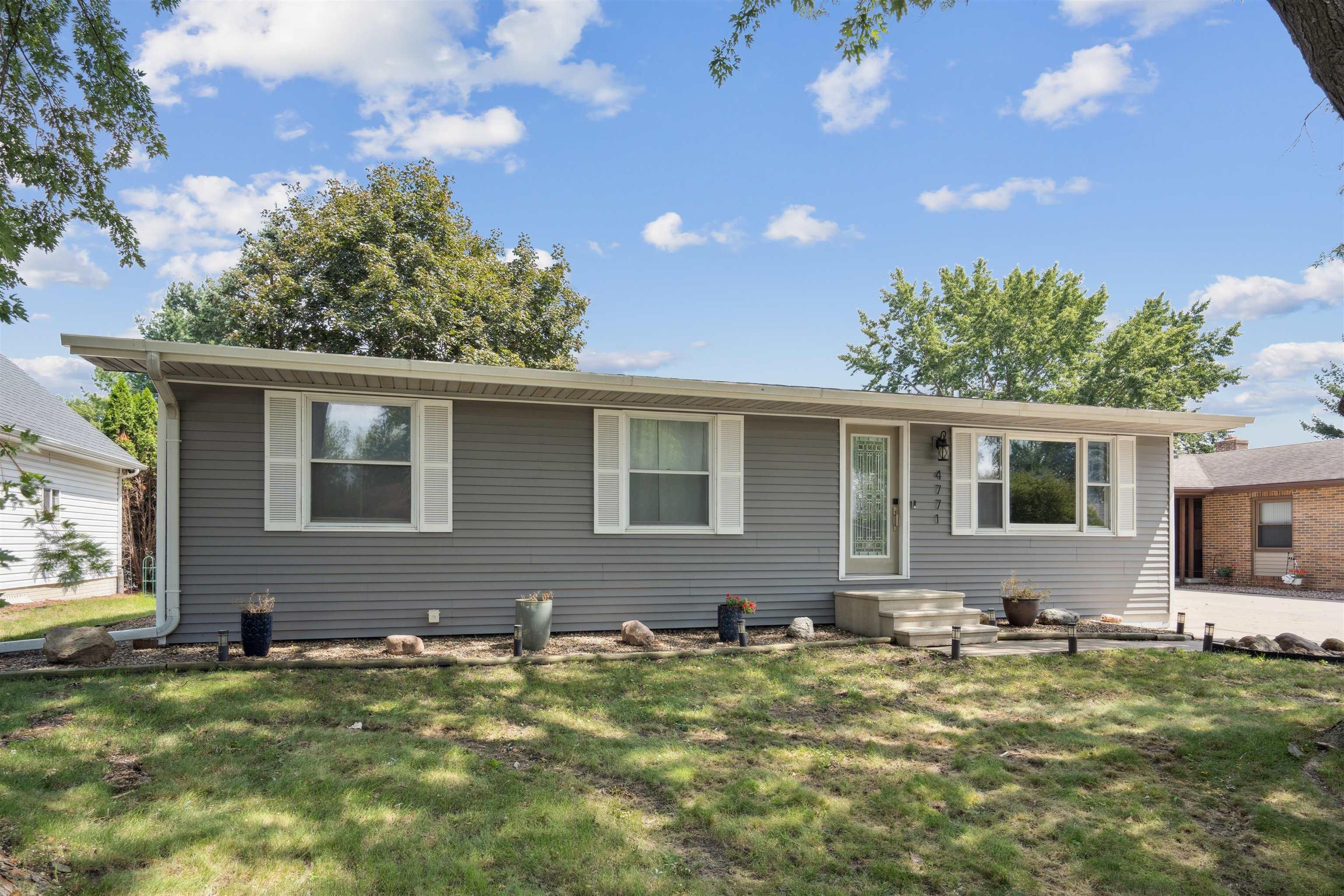 Edgebrook Dr, Waterloo, IA 50701