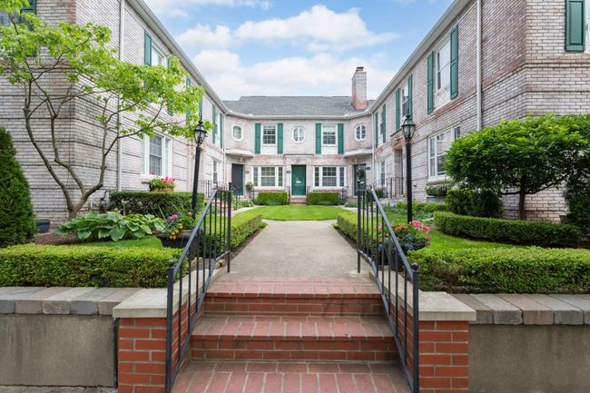 43 Cranford Ln, Condo with 4 bedrooms, 3 bathrooms and null parking in Grosse Pointe MI | Image 7