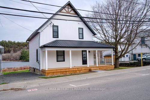 4 Bedford St, Westport, ON, K0G1X0 | Card Image
