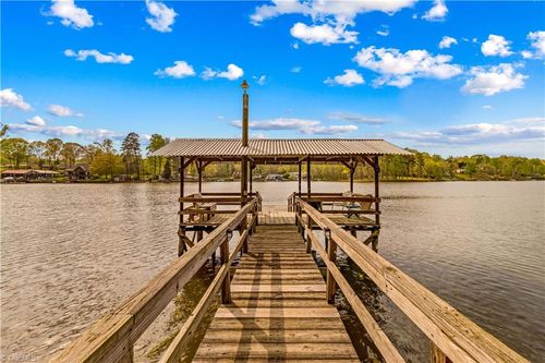 570 Lake Drive 9, Lexington, NC, 27292-8208 | Card Image