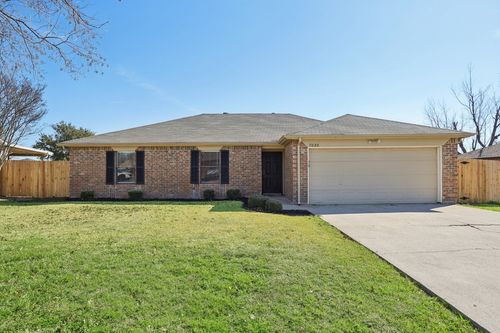 7020 Green Ridge Trl, North Richland Hills, TX, 76182-3308 | Card Image