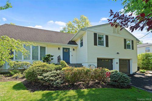 97 Hanson Ln, New Rochelle, NY, 10804-1708 | Card Image