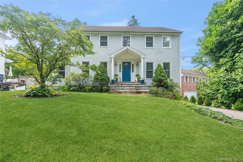 6 Cedar Ave, Locust Valley, NY, 11560-2341 | Card Image