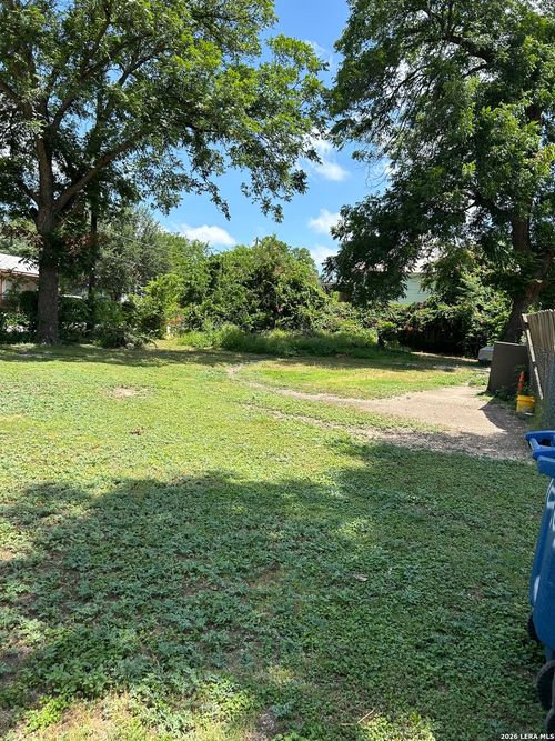 724 Montana St, San Antonio, TX, 78203-1112 | Card Image