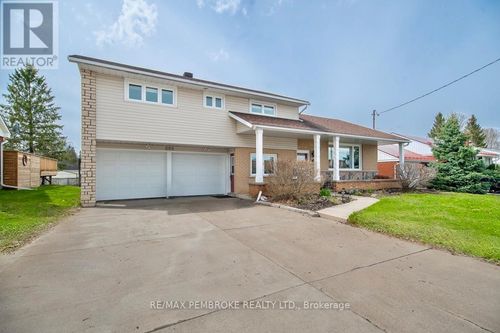 282 Clemow Avenue, Pembroke, ON, K8A2E4 | Card Image
