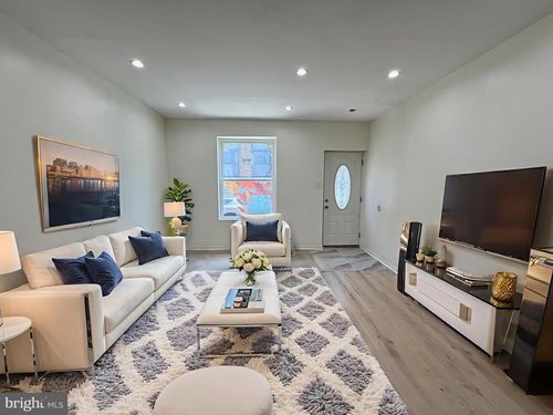 2512 S Marshall St, PHILADELPHIA, PA, 19148-4633 | Card Image