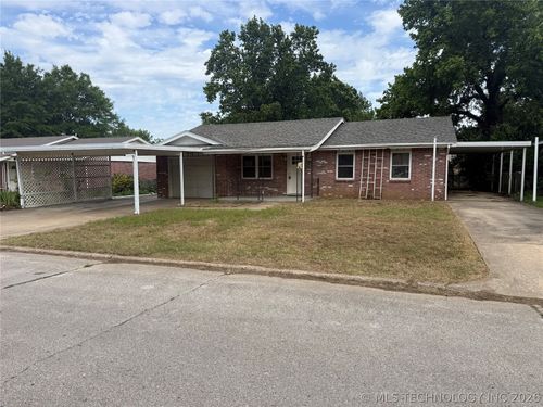 251 E 137th St, Glenpool, OK, 74033-2732 | Card Image