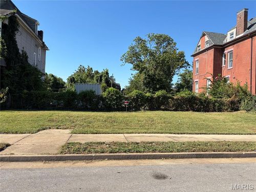 4246 W Belle Pl, Saint Louis, MO, 63108-3006 | Card Image