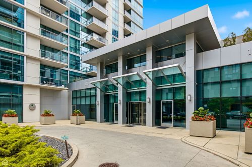 704b-123 S Green Street, Chicago, IL, 60607 | Card Image