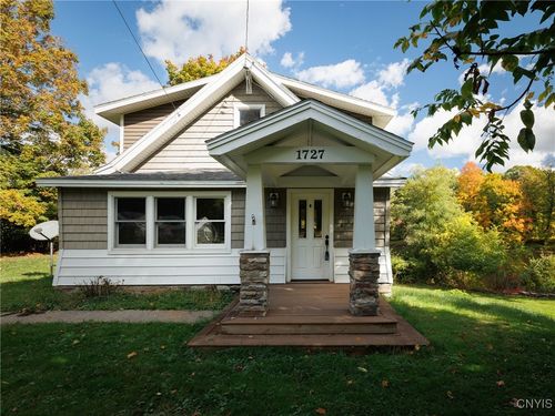 1725 Huntington St, Watertown, NY, 13601-9155 | Card Image