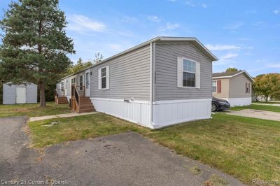 28698 Parkview, Home with 3 bedrooms, 2 bathrooms and null parking in Flat Rock MI | Image 1