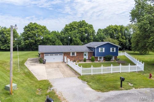6 Frisse Ct, Highland, IL, 62249-3853 | Card Image