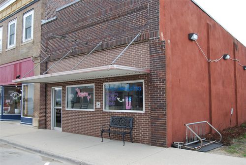 122 S Main St, Woodward, IA, 50276-7707 | Card Image