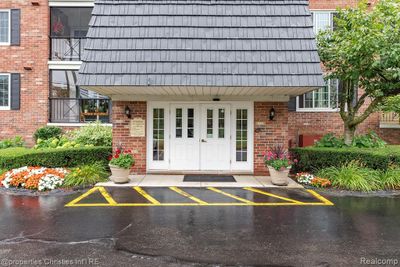 127 - 3439 Benjamin Avenue, Condo with 2 bedrooms, 2 bathrooms and null parking in Royal Oak MI | Image 2