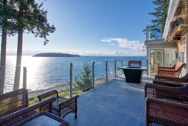 6437 Sunshine Coast Highway, House other with 5 bedrooms, 3 bathrooms and 4 parking in Sechelt BC | Image 8