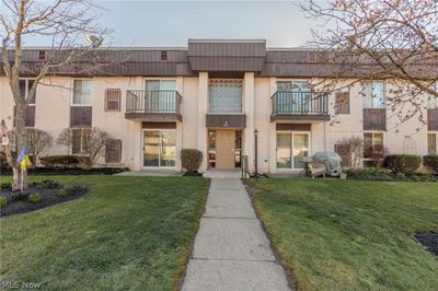 8381 N Akins Road, Condo with 2 bedrooms, 1 bathrooms and null parking in North Royalton OH | Image 1