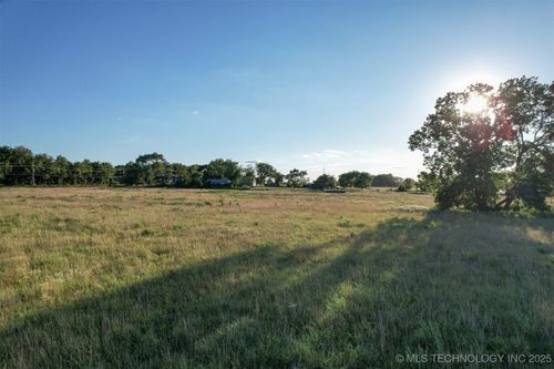 11 E 280 Rd, Grove, OK, 74344 | Card Image