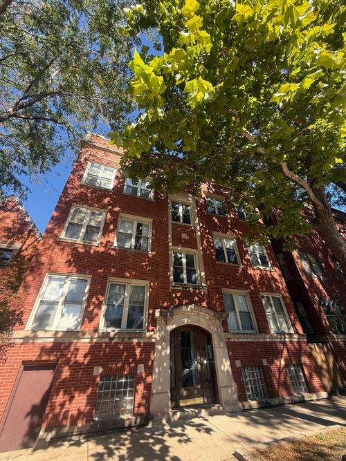 1e-1906 W Byron St, Chicago, IL, 60613-5636 | Card Image